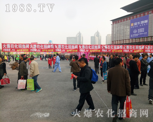     火爆農(nóng)化網(wǎng)精英全力以赴，再創(chuàng)參展好成績(jī)！